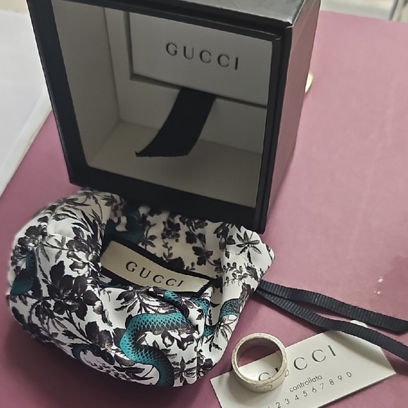 Gucci Silver Ring with Floral Pouch - Picture 1 of 9